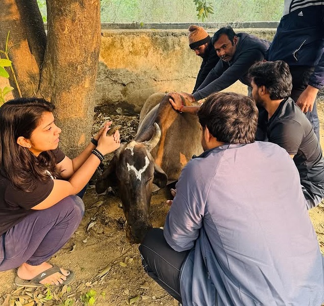 अगर आपको या आपके परिवार मै किसी को कोई जानवर दर्द से पीड़ित मिली तो हमारी टीम से संपर्क करे । __हम और हमारी टीम ऐसे ही इन बेजुबानों की मदद मरते दम तक करती रहेगी।